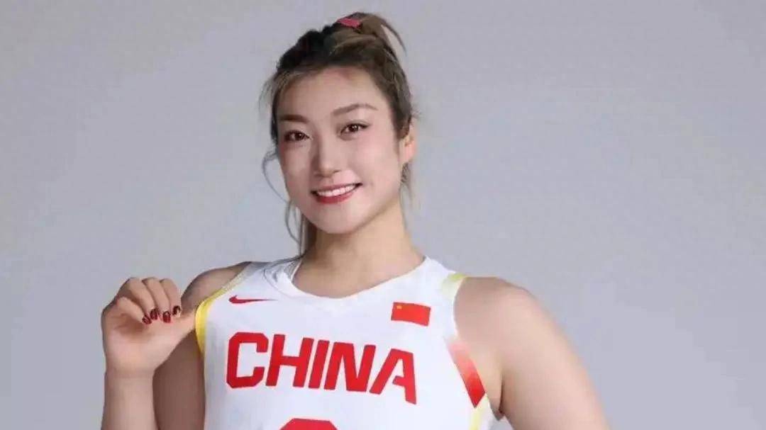 宫鲁鸣暗示李梦或缺席亚洲杯后者发文暂别国家队的简单介绍