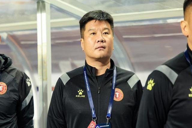 四位大牌国脚将转会加盟辽宁铁人！帮新东家冲超，卡兰